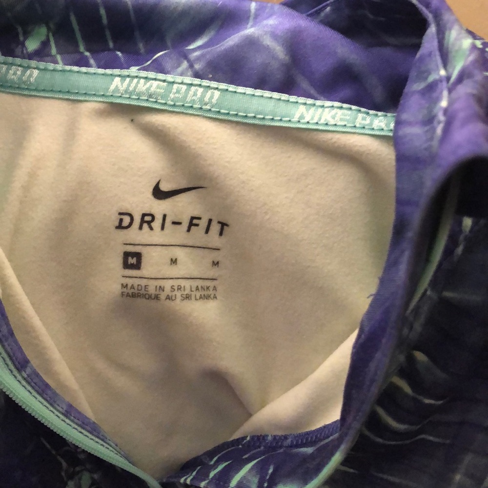 Nike Top - Picture 2 of 3
